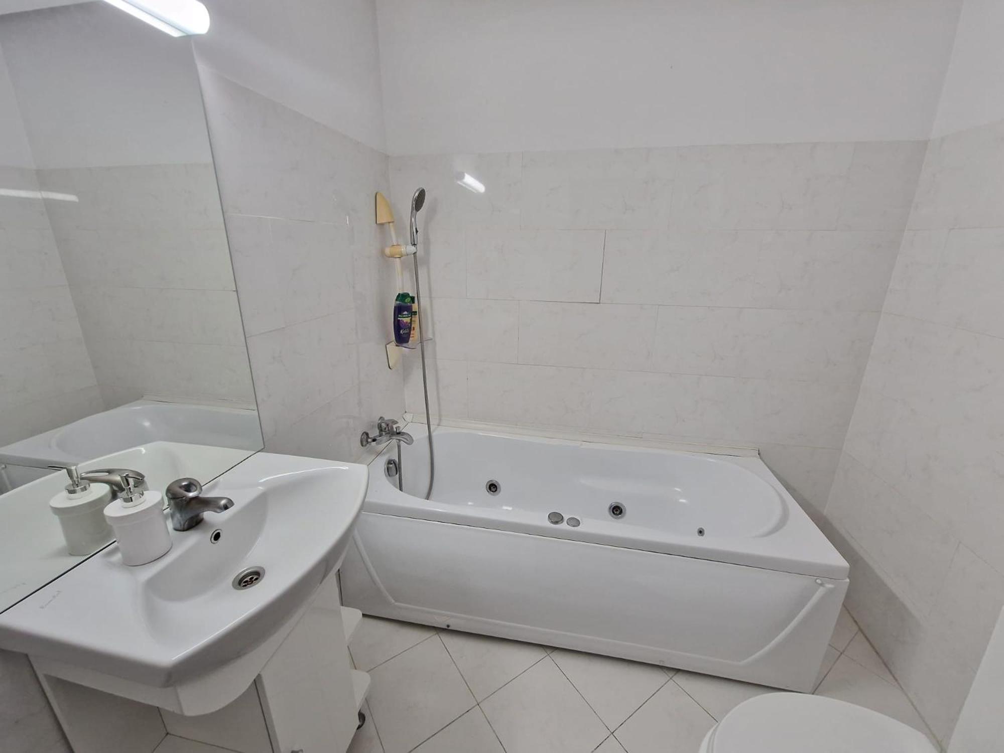 Kpm Downtown Apartments Букурещ Екстериор снимка
